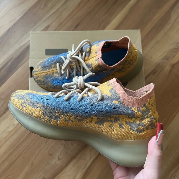 ADIDAS YEEZY BOOST 380 BLUE REFLECTIVE OAT US SIZE 6.5M - Picture 5 of 6